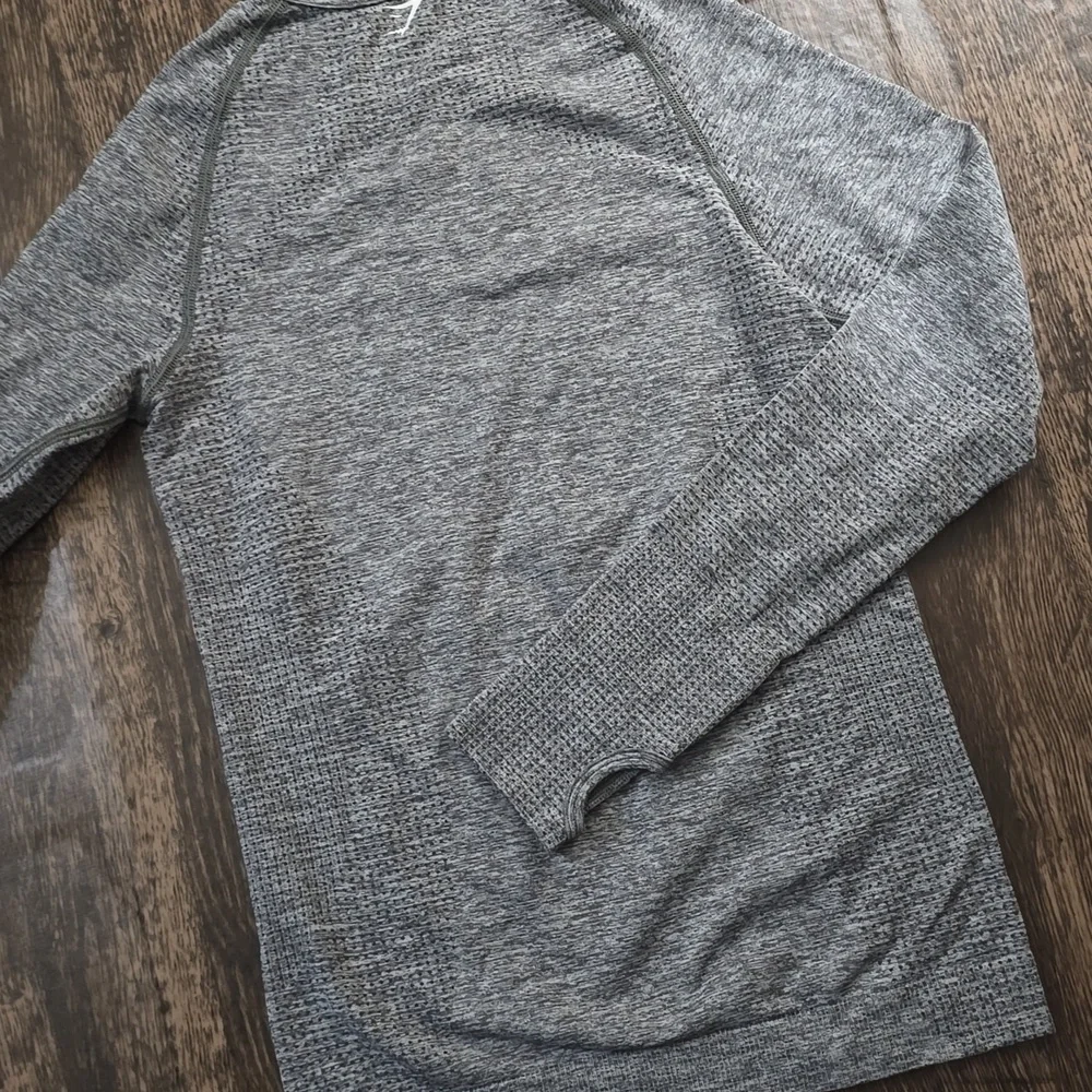 GYM SHARK Gray Long Sleeve Athletic Top Compression Sz‎ M